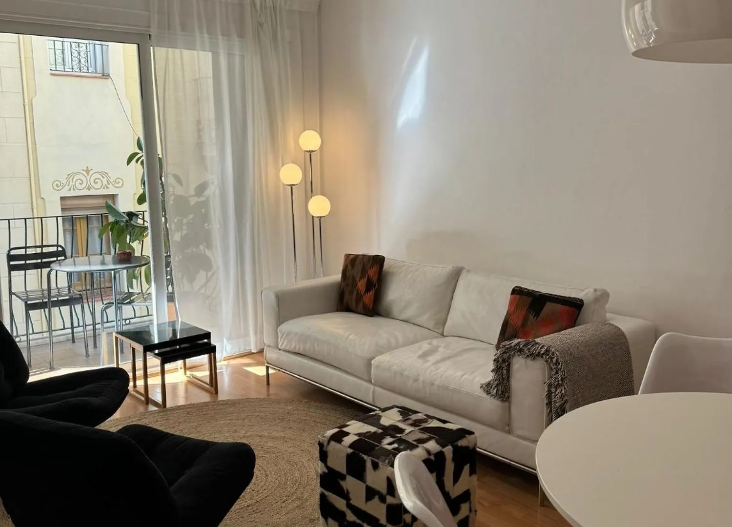 Stunning Designer 2 Bed Apt In Glorious Gracia Barcelona 0*,  Spanyolország